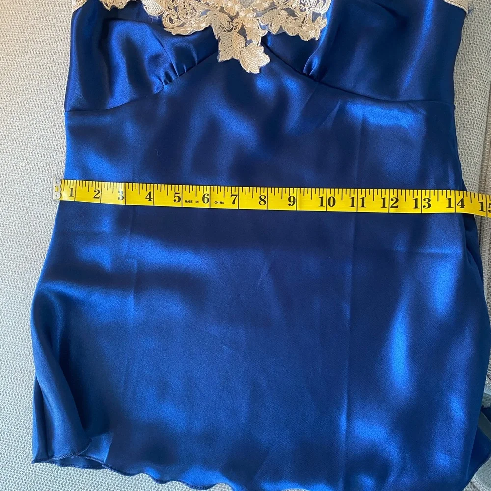 Luxurious Blue Satin Robe with Lace Accents NWOT 100% polyester feels like silk - Picture 15 of 16